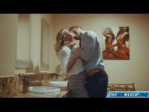 ❤️ Wanneer 'n rondborstige blondine jou in 'n openbare toilet verlei ❤ Seksvideo op af.mrpornogratis.ru